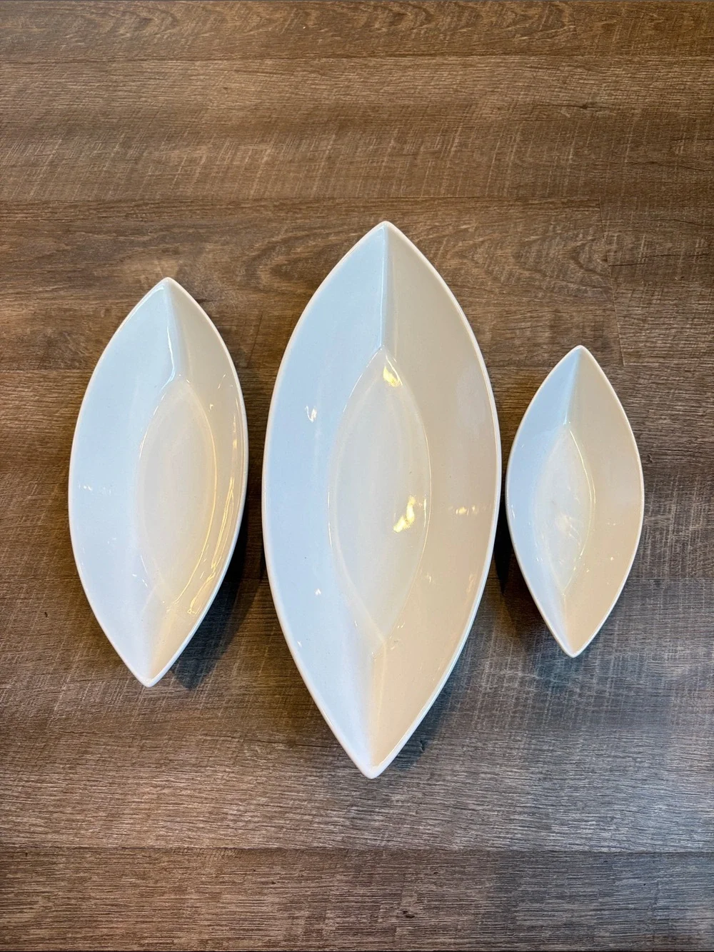 Sur La Table Pointed Oval Nesting Bowls Serving Bowls White Ceramic
